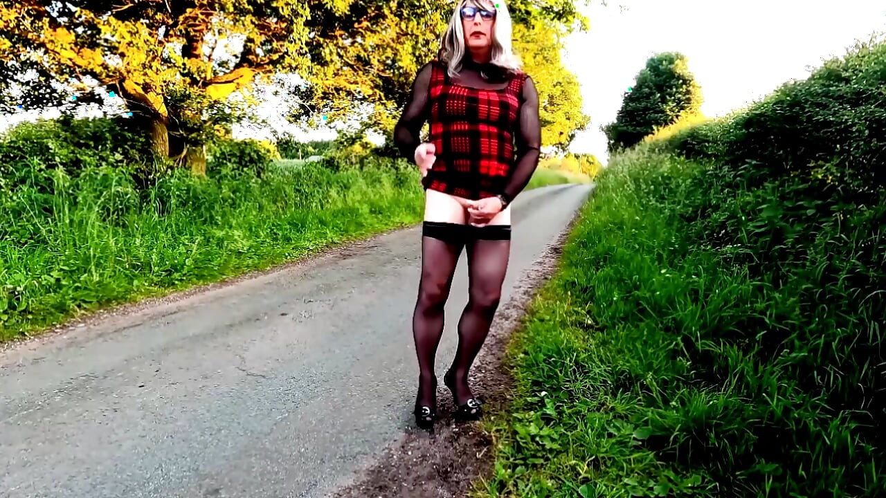 Amateur crossdresser kellycd2022 evening drive