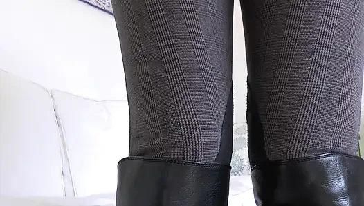 Jilat sol sepatu botku sampai bersih dengan lidahmu! Lady Victoria Valente