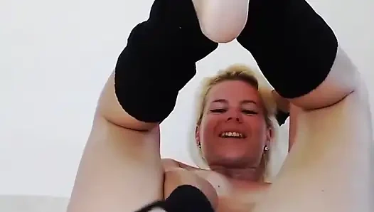 Flexible Blonde Fuck Her Pussy