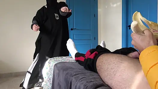 78 yaşındaki Alman dede Türk kızına onun için dans etmesini söylüyor