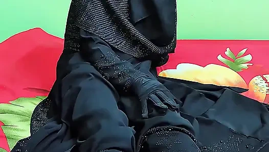 Seksi bowdi benimle sert sikişmek istiyor