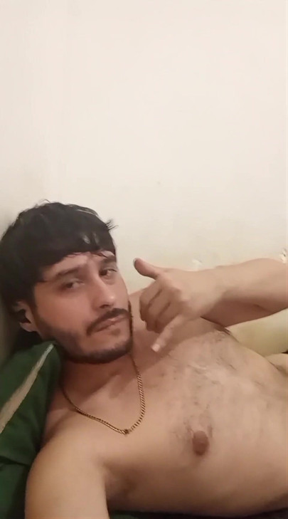 DM to couchsurf a BR backpacker boy NEXT