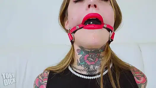 Dia’s Hot Vibro Play with Toby Dick!