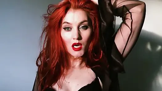 Ateşli genç kızın aşk ısırıkları