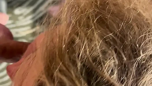 Зрелая жена заставляет своего мужчину жестко мастурбировать на кухонном острове