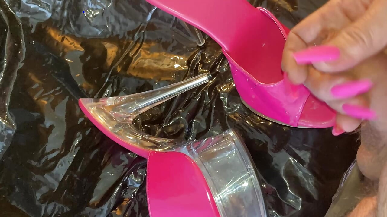 Roze hakken, roze fetisjnagels