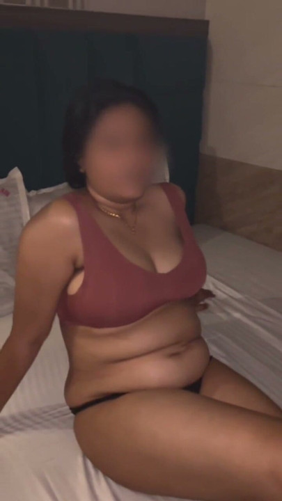 Bhabi ko usi ke ghar me choda raat bhar | Clip 1
