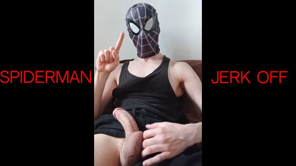 Spiderman melancap dan memancut mani dalam seluar pendeknya