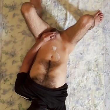 Napaljeni gej dečko s velikim svršavanjem