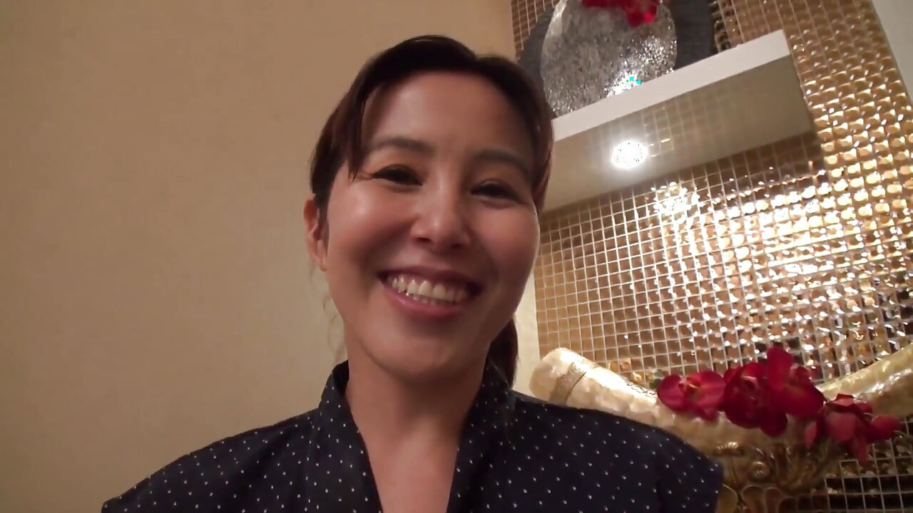 K-cup Super Milk Wife, Megumi, 42 Years Old