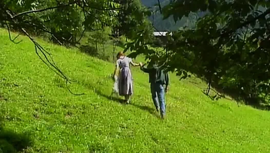 Vollbusiges deutsches schätzchen genießt atemberaubende anal-outdoor-orgie