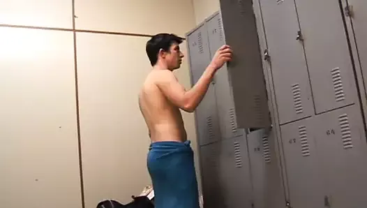 New guy at the gym gets to suck one massive gay cock in the locker room