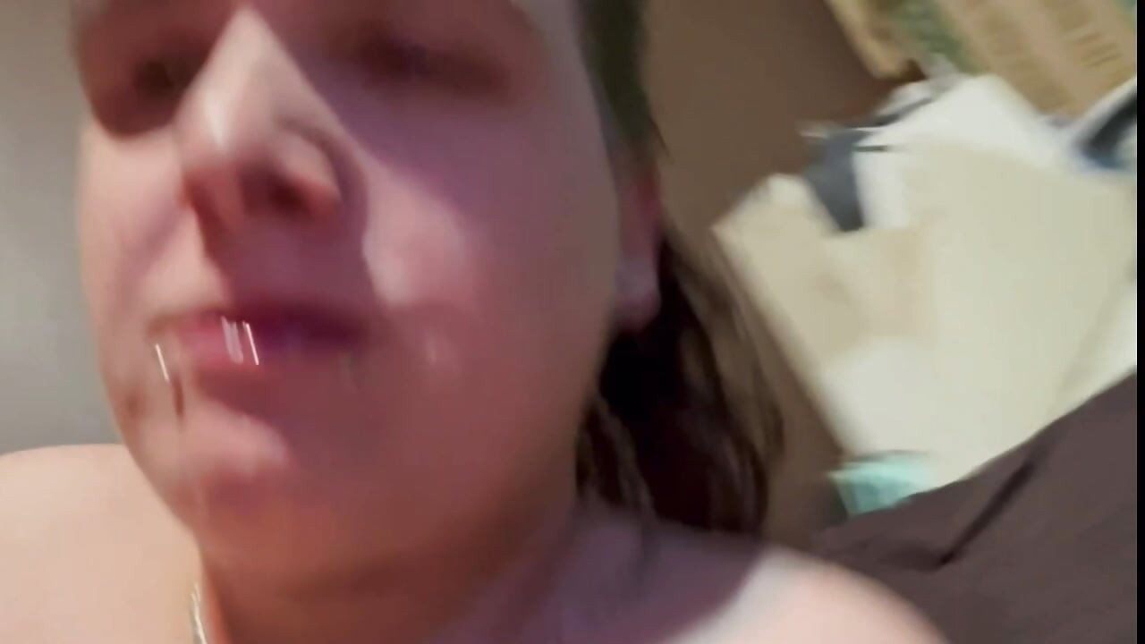 Kadın kılıklı trans bebek her yerde kendi dölünü büyük bir şekilde yüzüne boşaltıyor