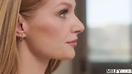 Замужняя милфа-рыжая милфа Jessi Rae обучает своего коллегу быть ее идеальным послушным мальчиком-игрушкой