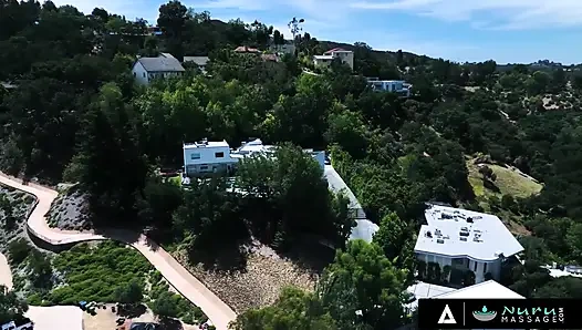 NURU MASSAGE - jewel diamant ngasih hadiah sama tetangganya yang lagi ngentot sama nuru yang licin selesai mandi