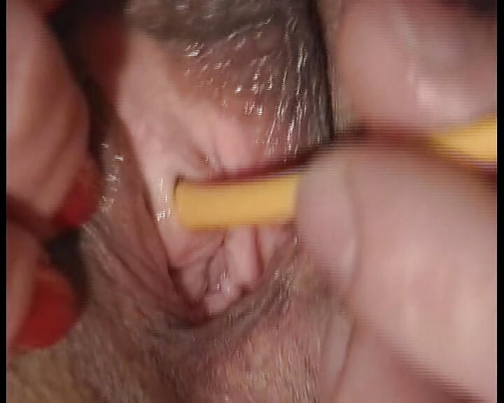 जर्मनी की चूत में ऊँगली करने वाली बेब के साथ विशेष तीन लोगों वाली चुदाई