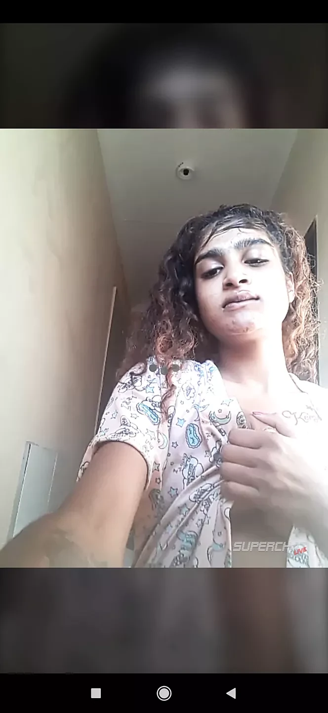 Menina indiana seduz no chat de vídeo