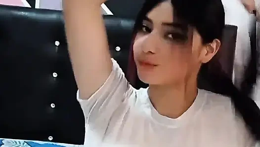 Aktris bokep nyepong kontol luar biasa sama ayah tirinya (rekaman seks asli)