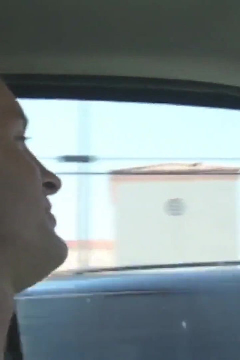 Guapo nena de ojos azules en intensa acción sexual