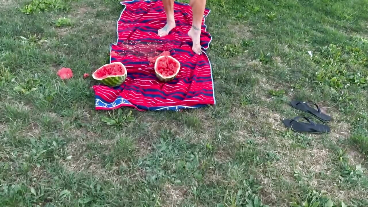 Muscle MILF Kandys Watermelon Crush Domination