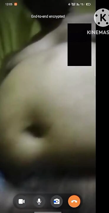 Yaşlı adam büyük yarakla ilgileniyor