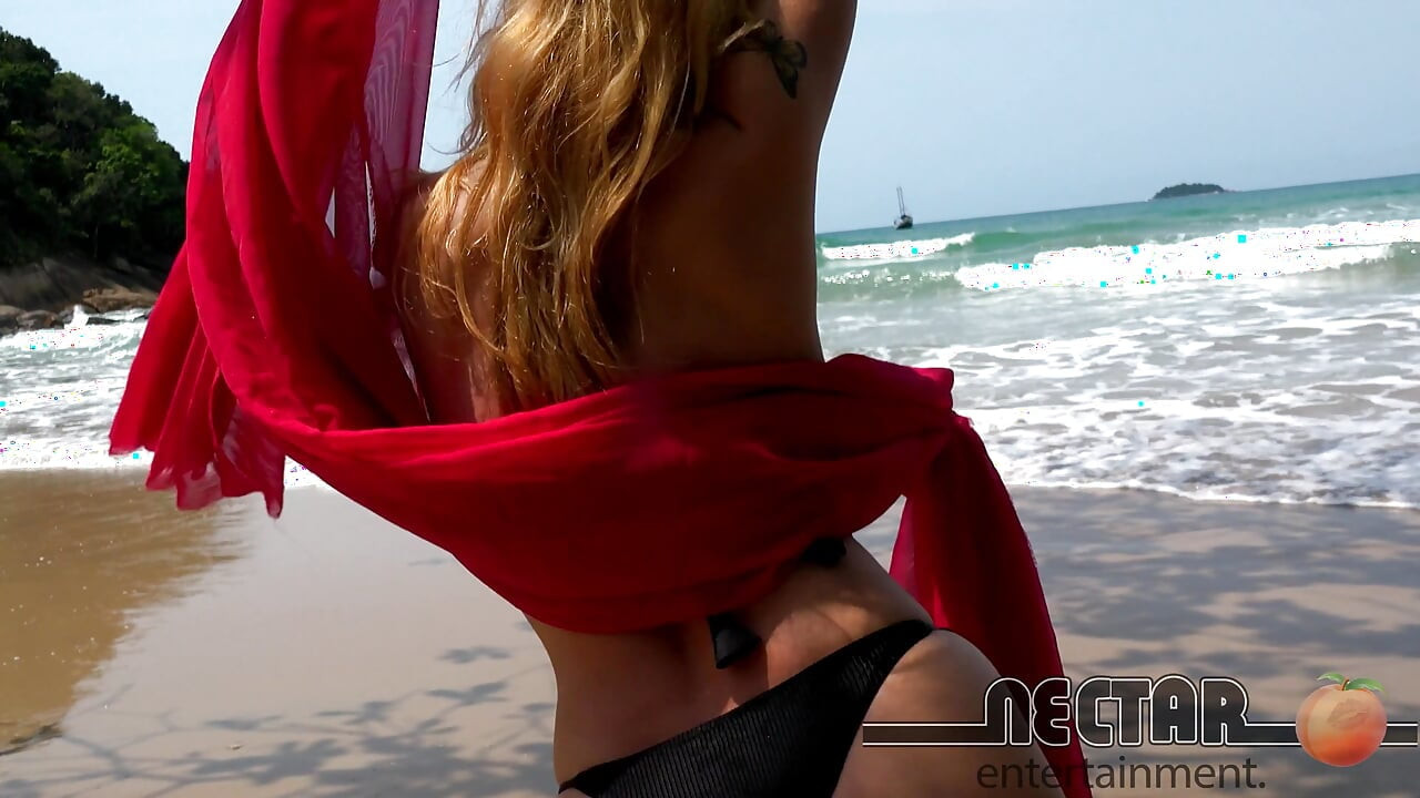 Experienced Blonde Giving Her Ass in the Sand