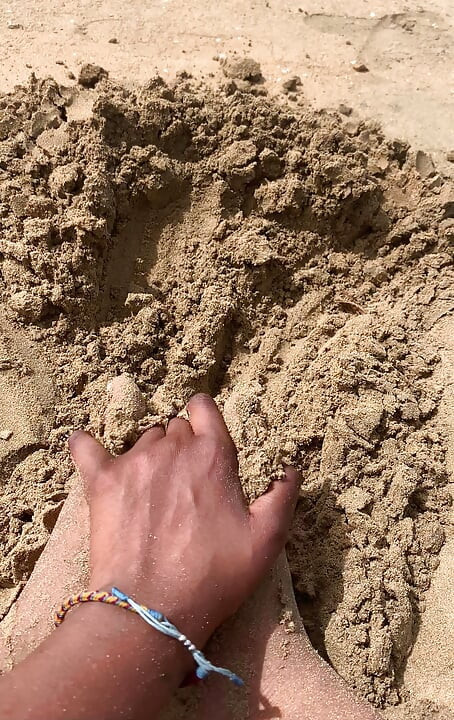 Sandy toes