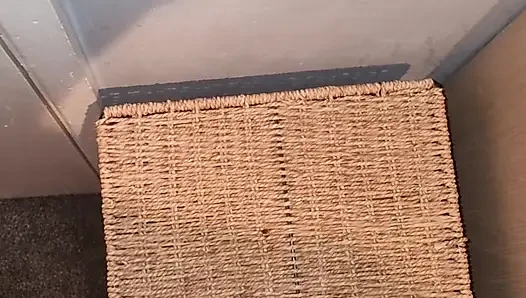 Büyük zenci yarağı genç kızın tüm duvarlarına boşalması