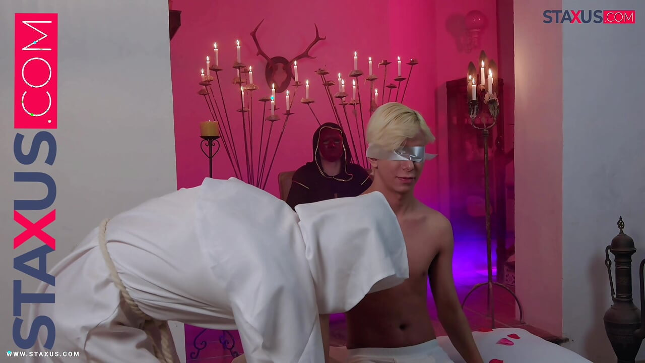 STAXUS :: DIE ORDNUNG DES LOCHS