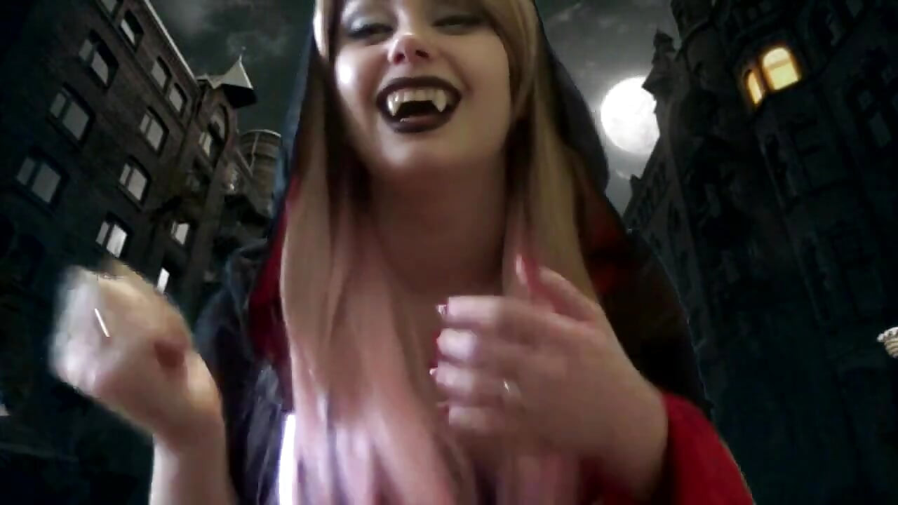 Giantess Vampire vill spela för dig ... men inte under lång tid!