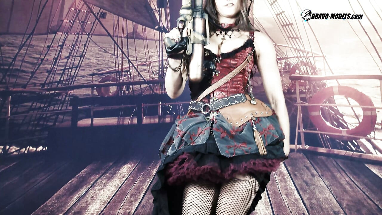 400 Barbara Bieber as Pirate Girl in Ship Cosplay Steampunk Costume