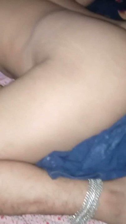 desi ladki neighbour se apni panty lene aayi in Hindi Audio | Clip 1