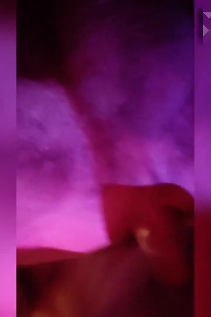 当我操她并要求我更多鸡巴时，这个放荡的婊子会尖叫！
