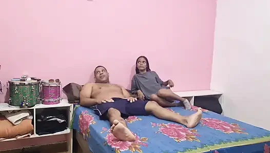 Üvey kızım yalnız hissettiğinde her zaman odama gidiyor ve olan bu