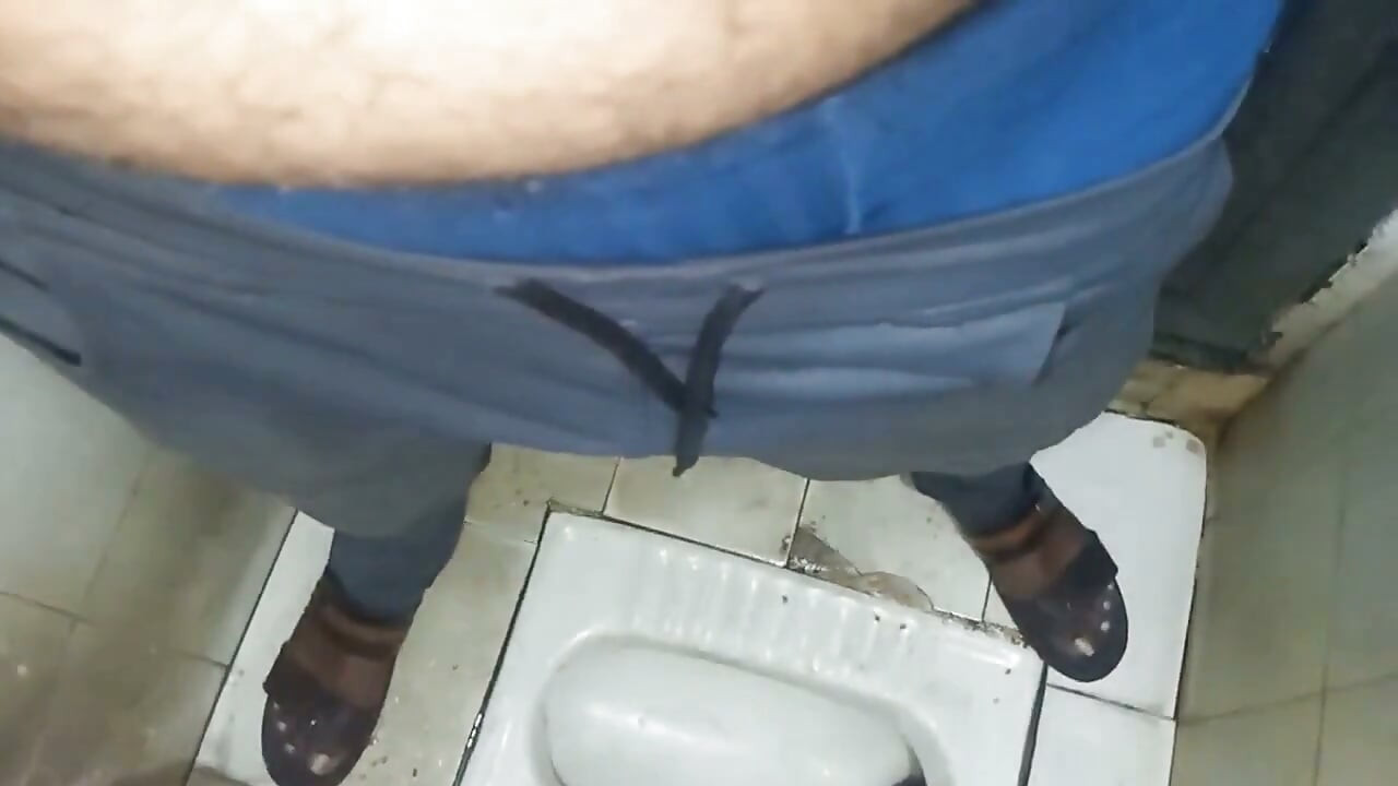 আমার দেশি গার্লফ্রেন্ড বুক চোষে