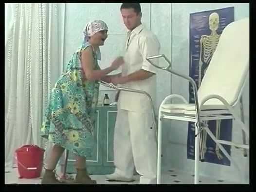 Бабушку трахнул доктор