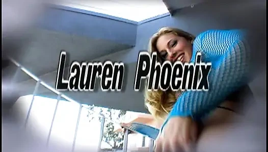 Güzel büyük memeli genç sarışın amcık bakış açısıyla büyük bir siyah yarağı emiyor