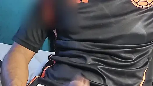 Kolombiyalı futbolcu anaconda'sıyla oynuyor