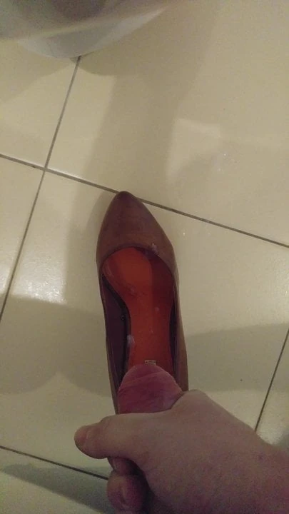 Sister heels