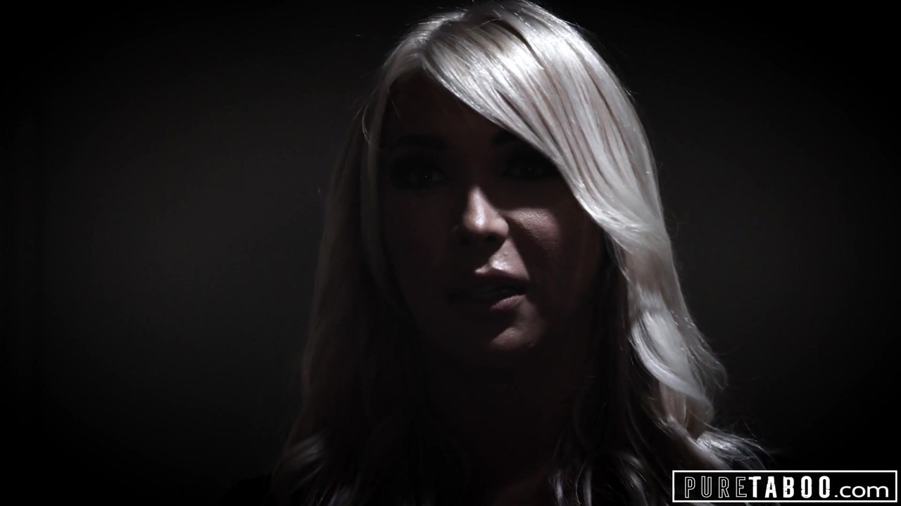 純粋なタブー、セクシートランスガールが悲しみの男をやる