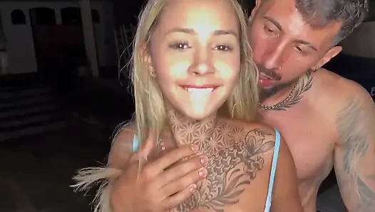 Diese Blondine ist sehr geil und ich ficke sie sehr hart