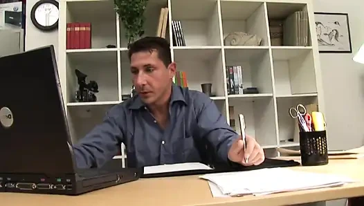 50 yaşında hala genç büyük bir yarağı seviyor!!