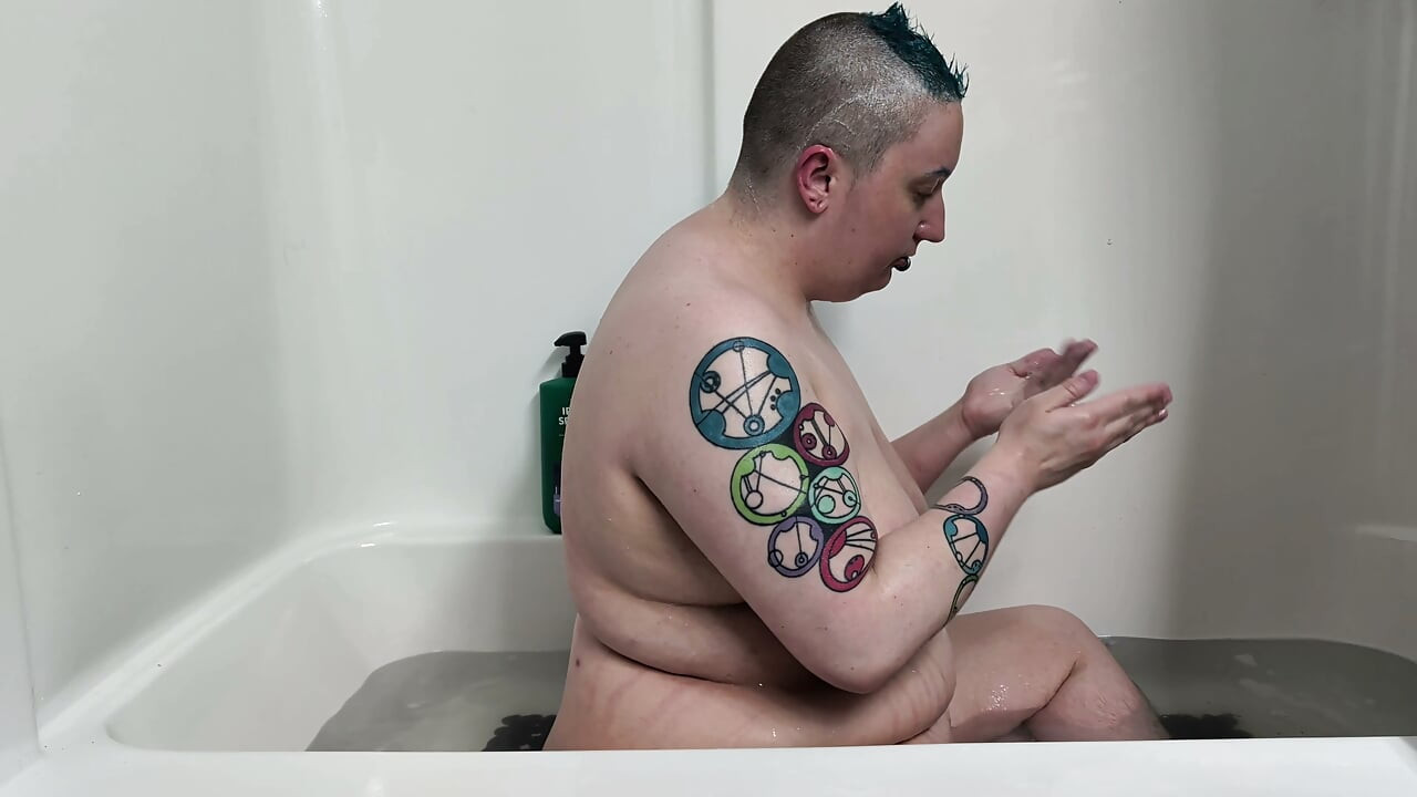 Get ready with Keeno666 while I take a bath