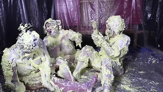 Schaumspaß mit Cheyenne Hannah und Skyler