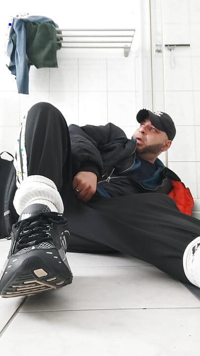 To Get Horny in the Wc, Dirty, Smelly, Wett. Dj -bro