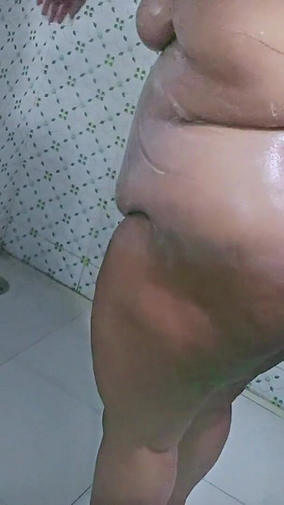 Bhabhi panas Moti Mallu di tandas awam selepas berkongkek dengan abang ipar - bhabhi desi India & seks debar di tandas awam | Klip 1