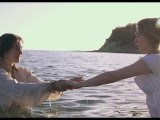 Saoirse Ronan y Kate Winslet en varias escenas de sexo lésbico