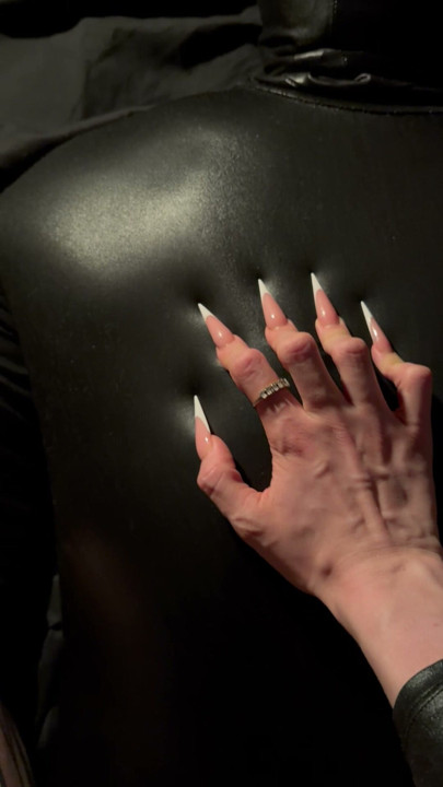 Be honest! You are dying to feel my sharp nails on your skin like that! Crawling and scratching until it hurts! Follow my OF!