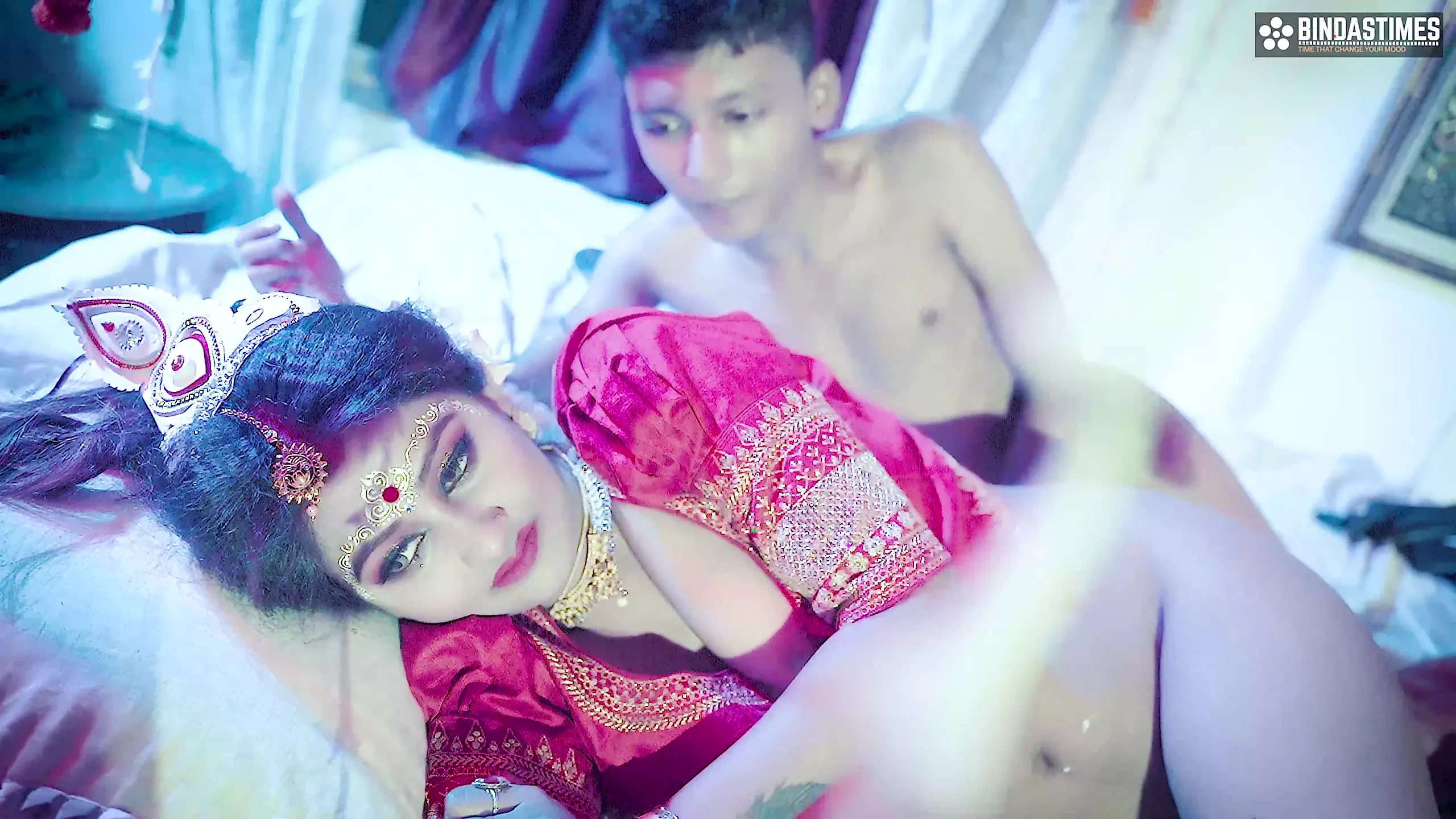 Desi gawar nibba ko mila hot & seksi moderne zvezdesudipa biwi ( hindi audio )