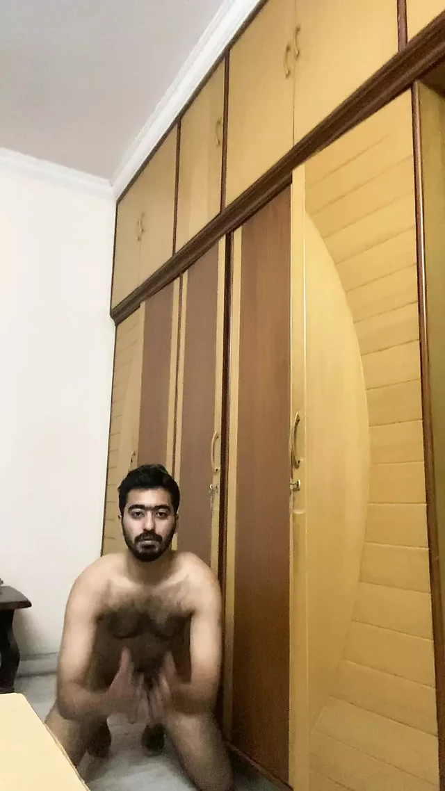 Возбужденный мужчина для девушек